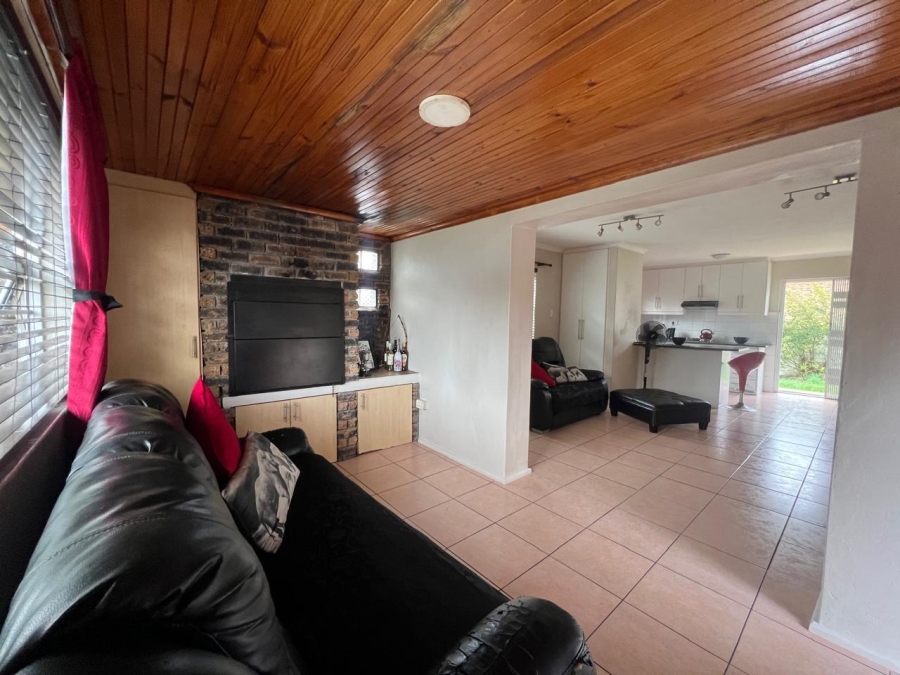 2 Bedroom Property for Sale in Vredekloof Western Cape